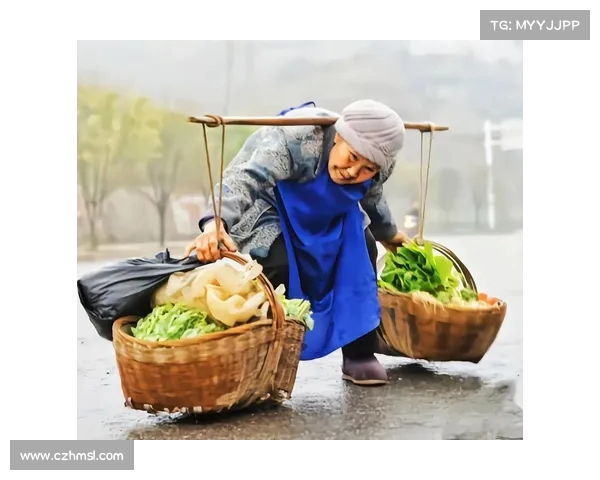 爷爷肩挑生活重担 孙女肩负希望传承这一温情瞬间 爷爷肩挑生活重担 孙女肩负希望传承这一温情瞬间